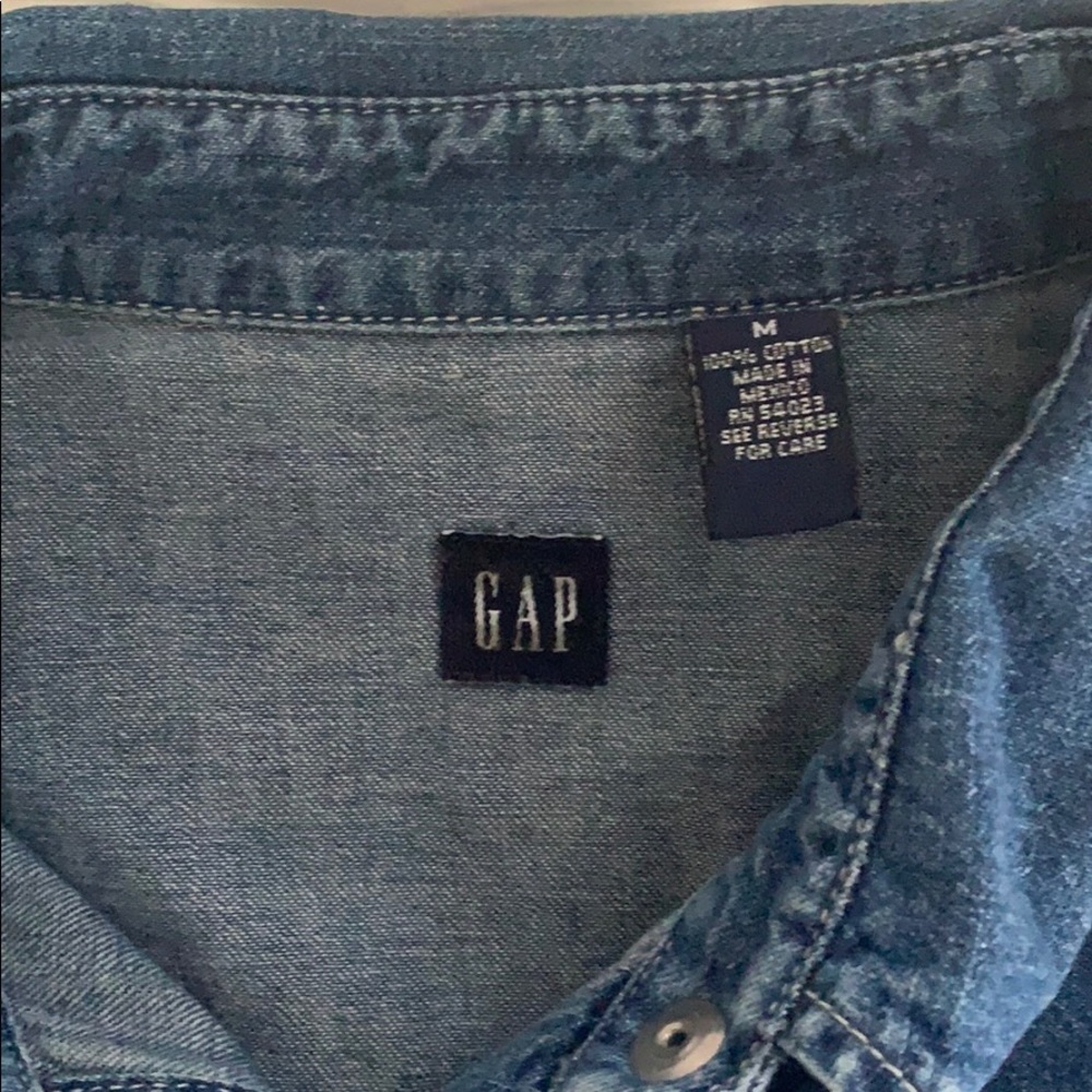 GAP button up - Picture 2 of 4